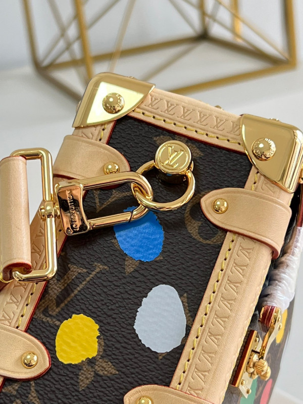 l0*is V*t0n side trunk mm