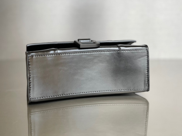 Ba*len*cia*ga hourglass