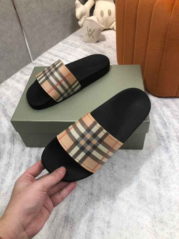 B**rry vintage check slides