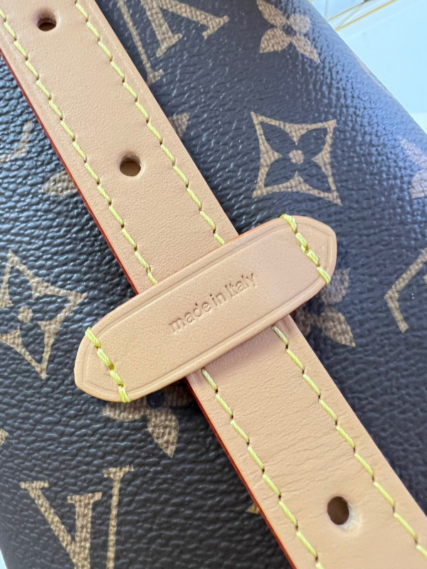 l0*is V*t0n carryall pm