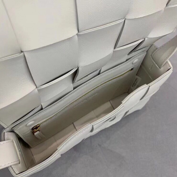 bo*te*ga Ve*ne*ta cassette