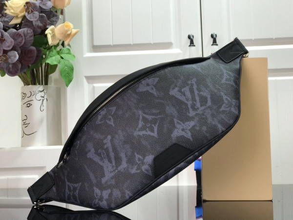 l0*is V*t0n discovery bumbag