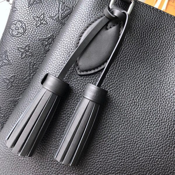 l0*is V*t0n haumea bag