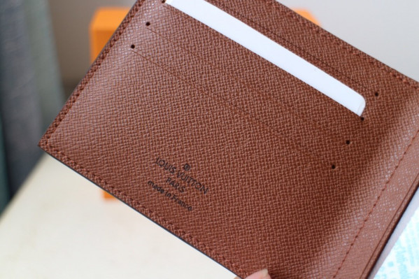 l0*is V*t0n amerigo wallet