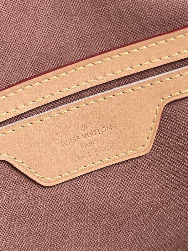 l0*is V*t0n carryall