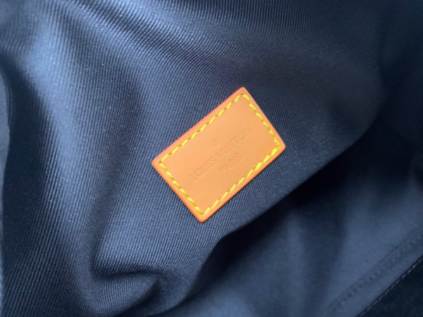 l0*is V*t0n soft trunk