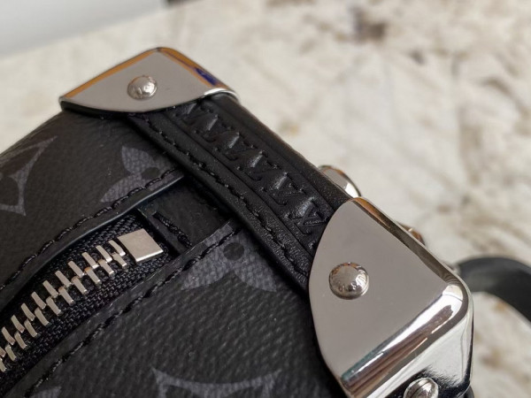 l0*is V*t0n side trunk mm