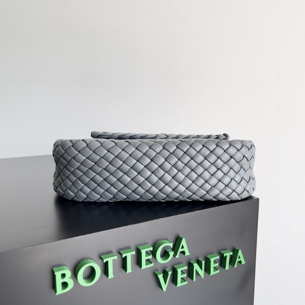 bo*te*ga Ve*ne*ta  small cobble shoulder bag