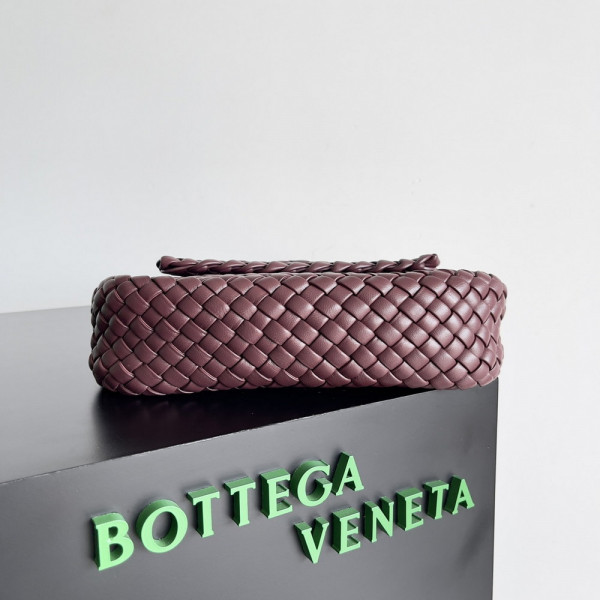 bo*te*ga Ve*ne*ta small cobble shoulder bag