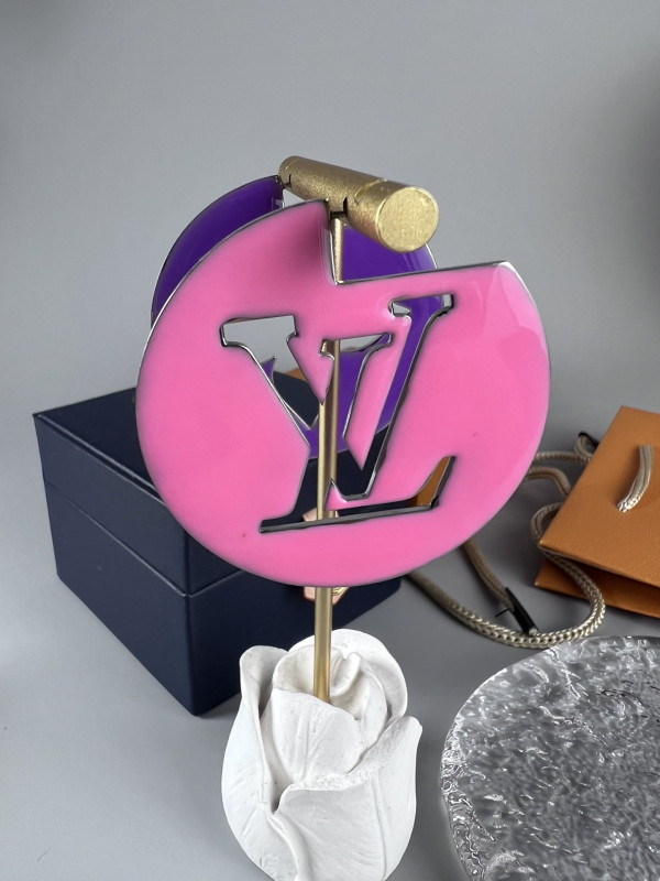 l0*is V*t0n earrings