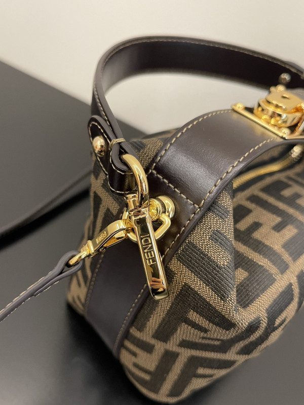 F**di vintage bag-16x9x11cm