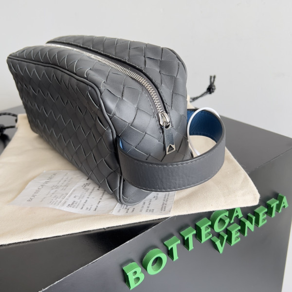 bo*te*ga Ve*ne*ta  intrecciato leather wallet-on-strap