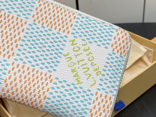 l0*is V*t0n zippy wallet-10*20*2 cm