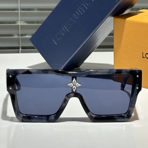 louvis V*t0n sunglasses
