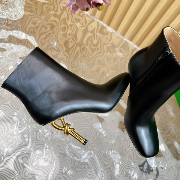 bo*te*ga Ve*ne*ta  knot ankle boot