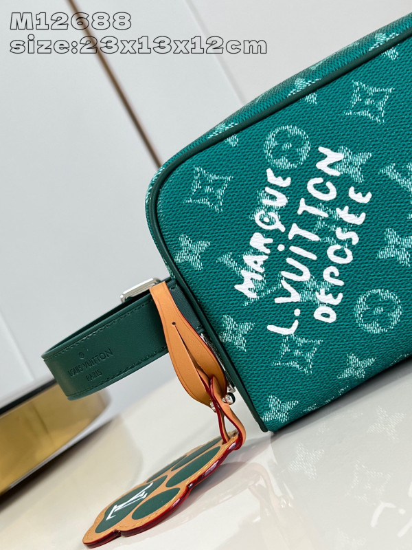 l0*is V*t0n locker dopp kit bag-23*13*12cm