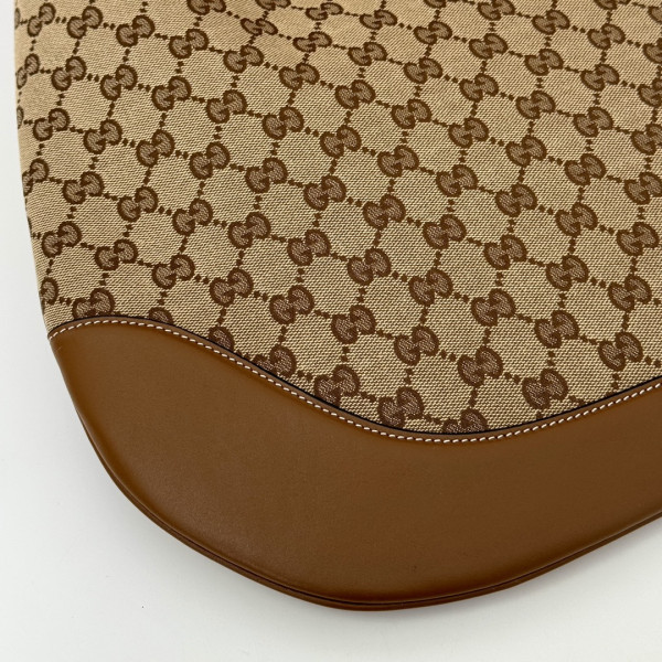 G*u*i b large shoulder bag