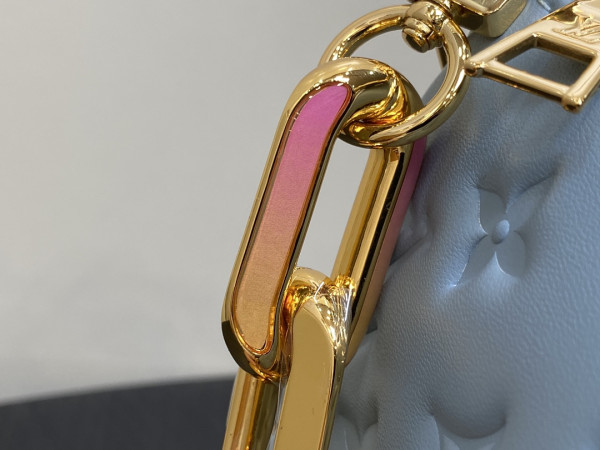 l0*is V*t0n coussin bb