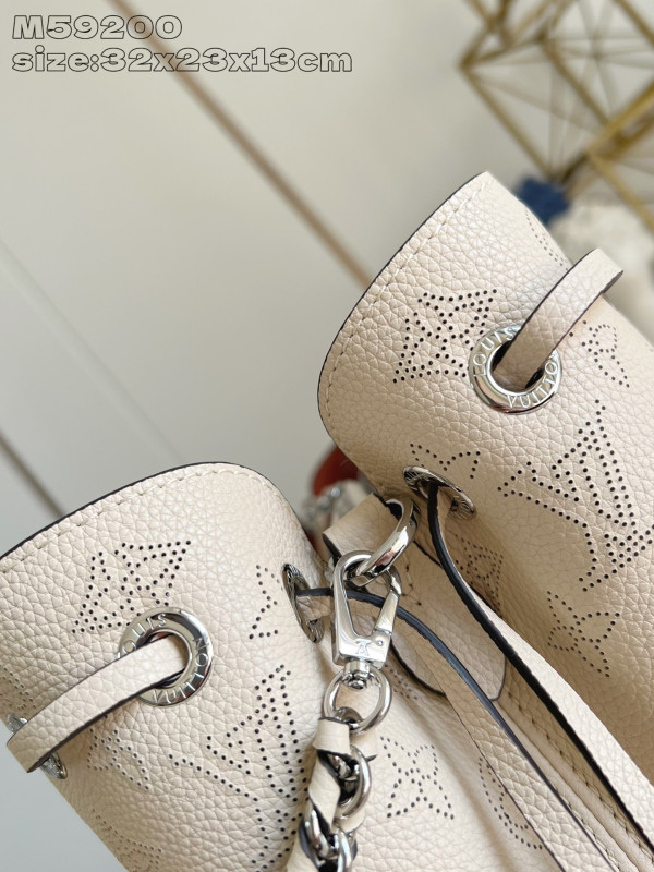 l0*is V*t0n bella tote