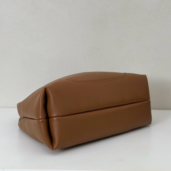 G*u*i softbit maxi shoulder bag