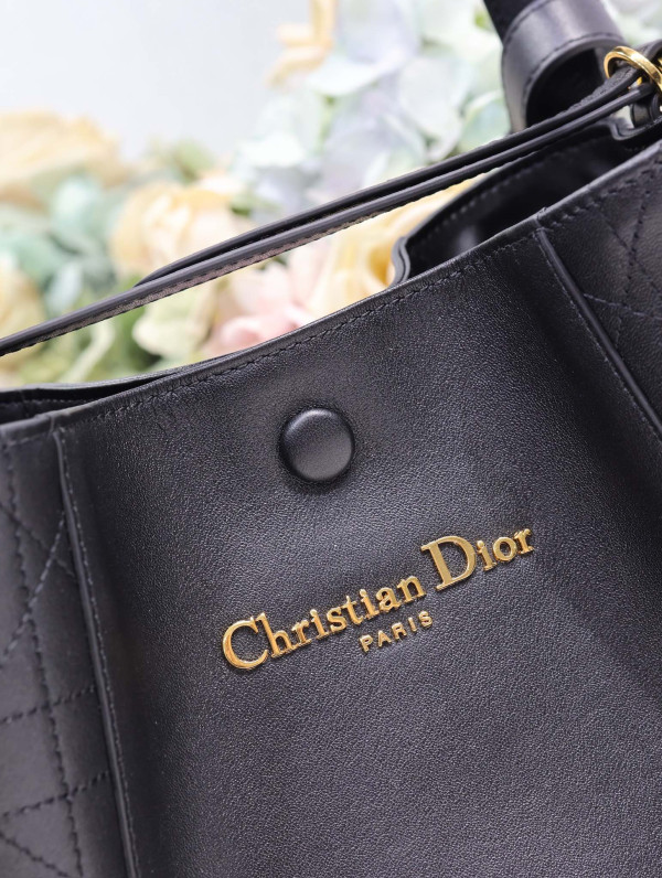 Diro Medium Signature Bucket Bag - 24*23*14CM