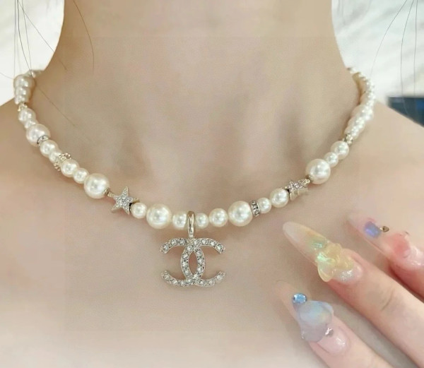 CL NECKLACE