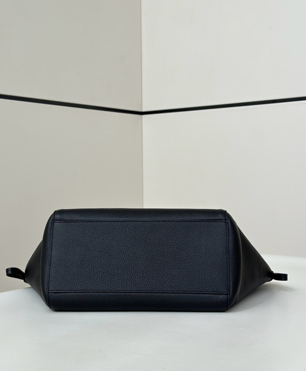 F**di origami medium - 27*16.5*27cm